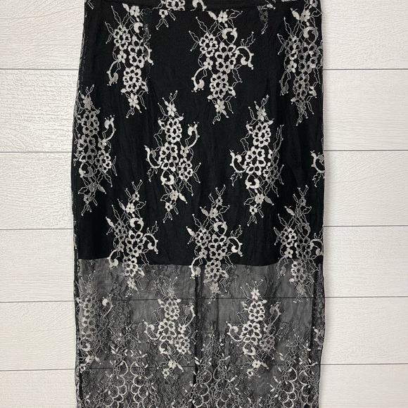 Lovers + Friends Black Lace Skirt Medium - Picture 8 of 12